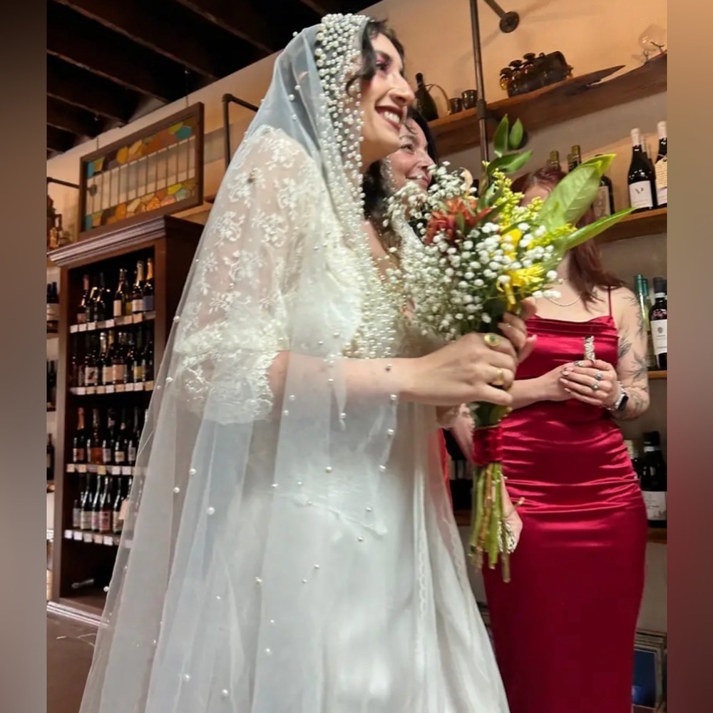Wedding veil with pearls